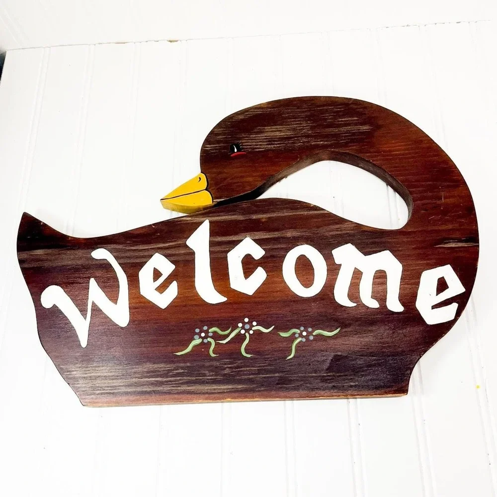 Vintage Country Goose Welcome Sign: Hand-Painted Wood Decor